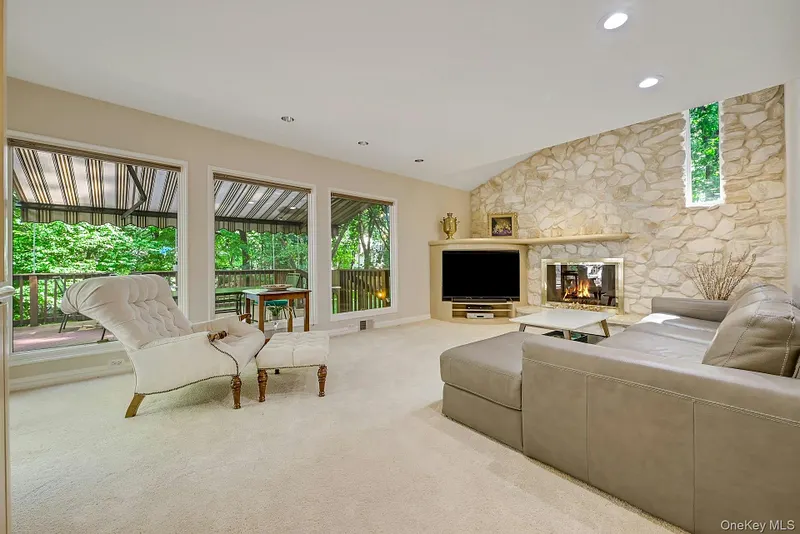 19 York Drive Photo 17