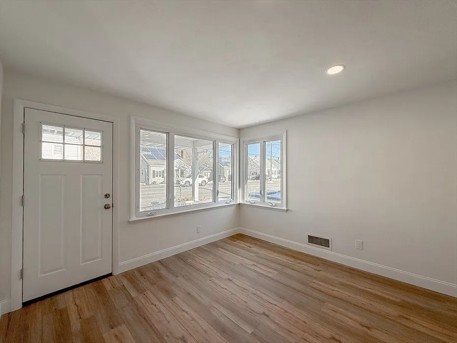 31 Millard Ave Photo 6