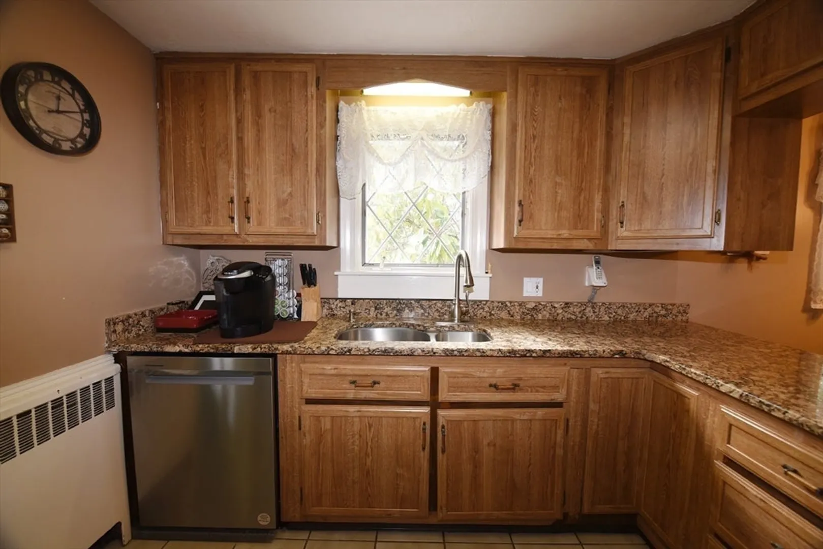 366 Webster St Photo 12
