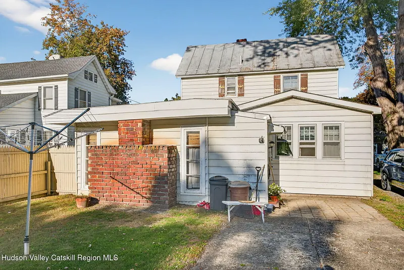 251 Jefferson Heights Photo 19