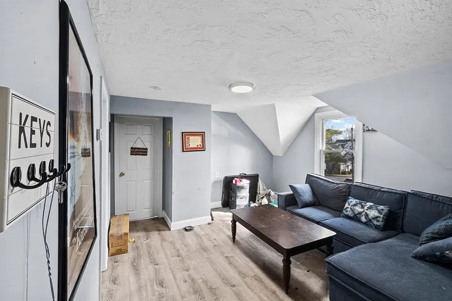 42 Godfrey St Photo 12