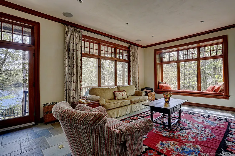 152 Tower Hill Road Photo 6