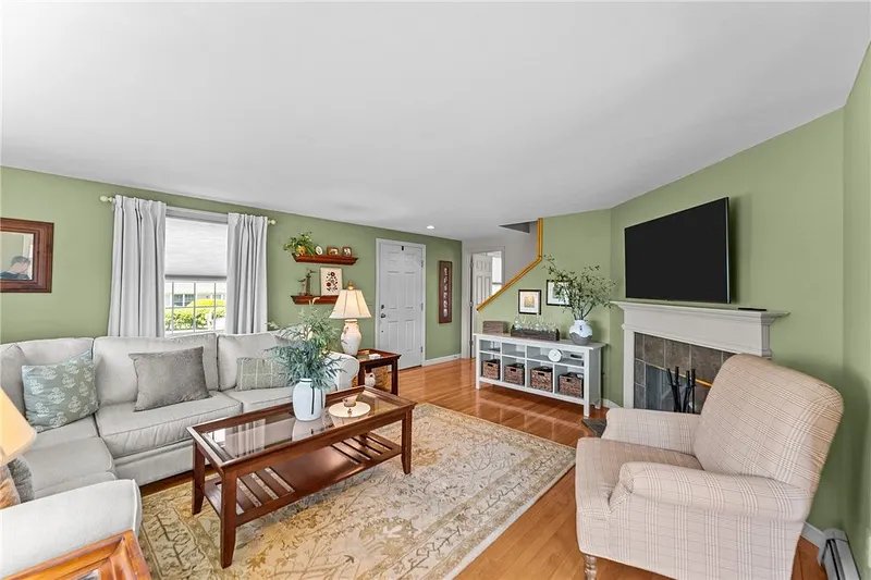 14 Wolcott Avenue Photo 9
