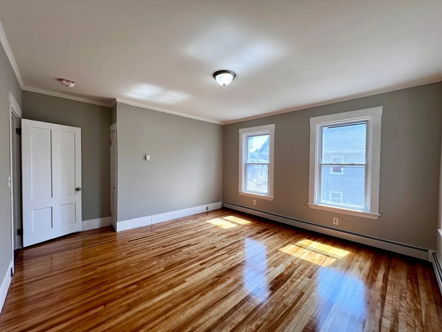 10 Oak St  #2 Photo 2