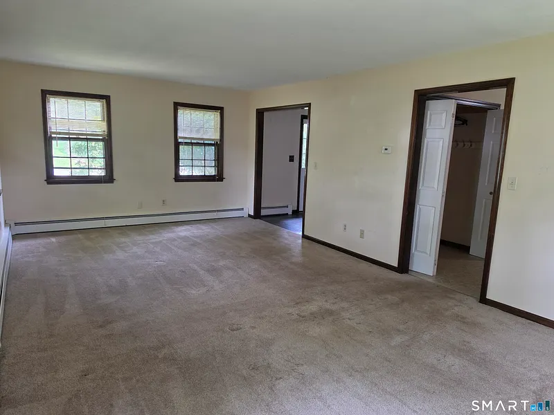 8 Squire Lane Photo 23