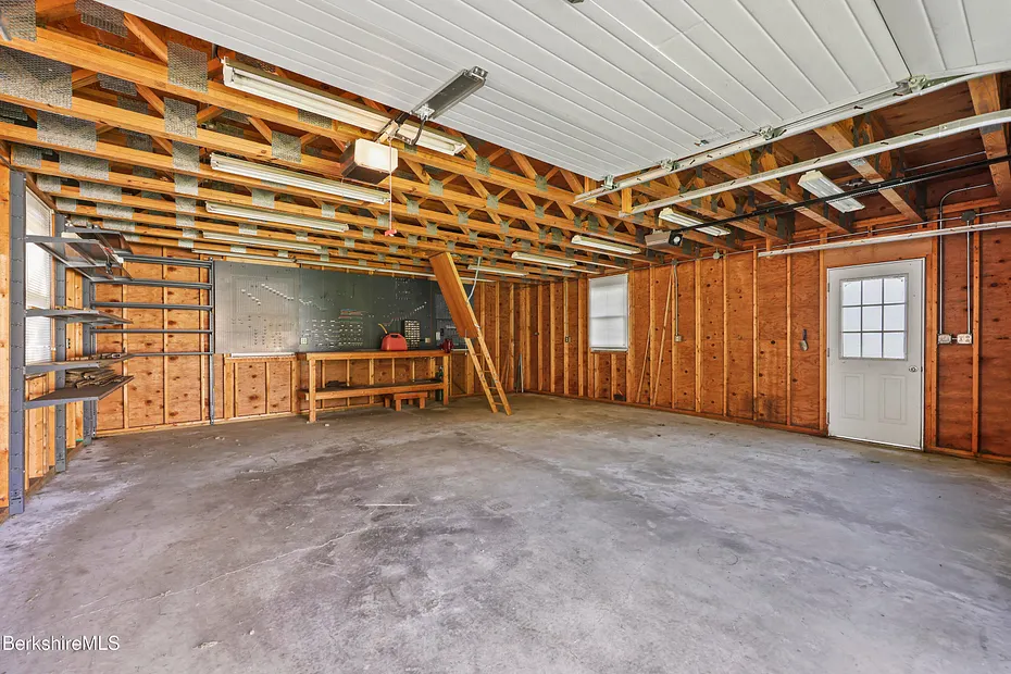 64 Devonshire Dr Photo 55