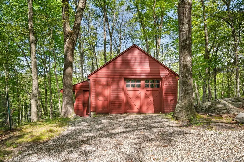Stamford Single Family Photo 37
