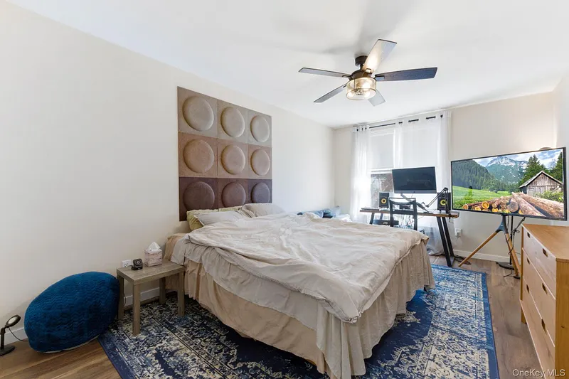 250 N Broadway  #5B Photo 13