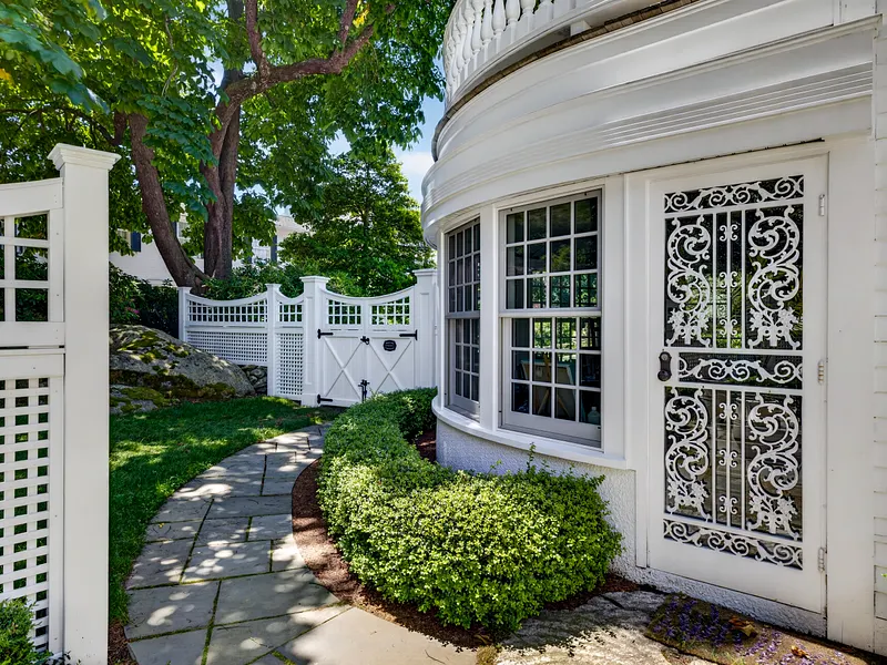 40 Grand Street Photo 8