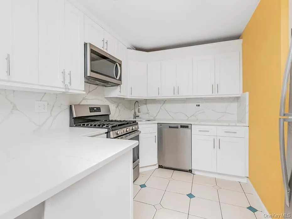 772 Home Street Photo 5