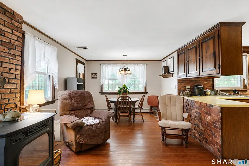 Suffield Single Family Photo 16