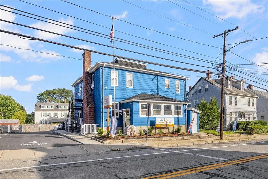681 Providence Street Photo 3