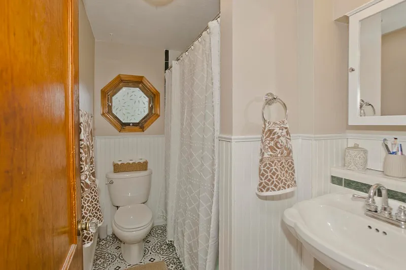 35 Pinehurst St Photo 24