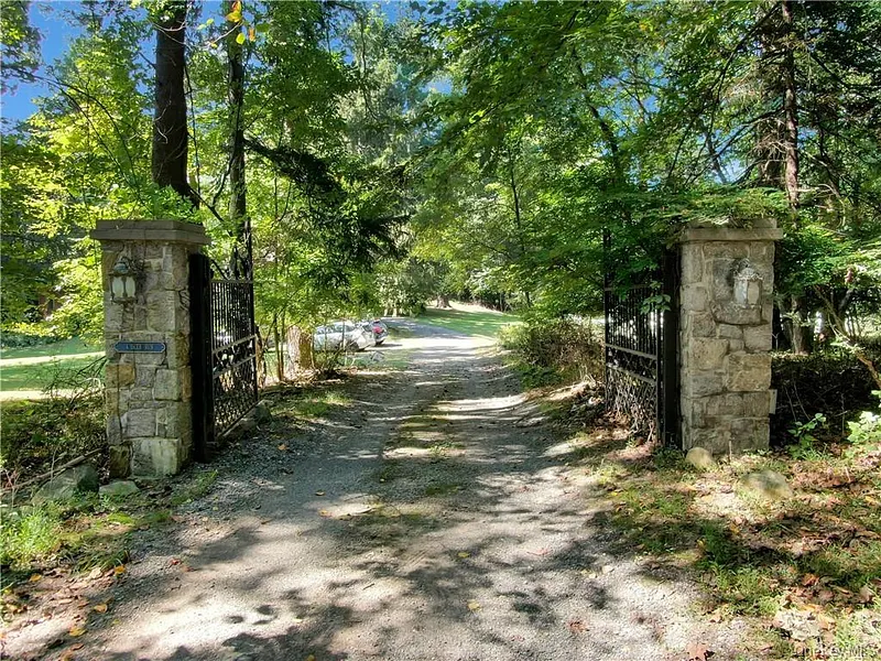 4 Deer Run Photo 2