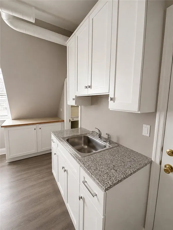390 Broadway Avenue Photo 3