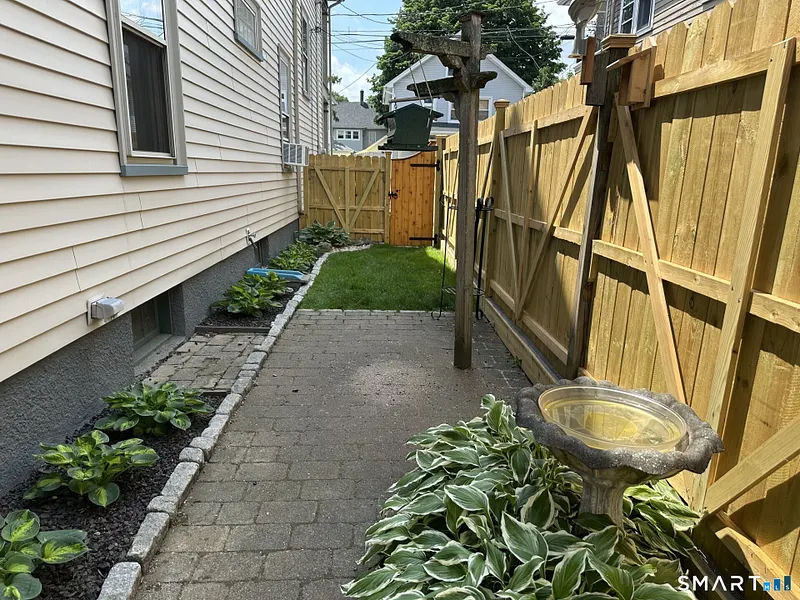 76 Lorenzo Street Photo 23