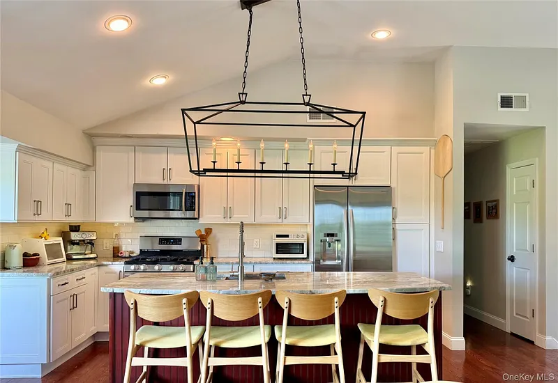 26 Bridle Lane Photo 5