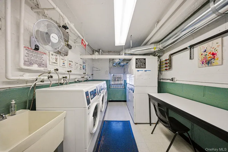 250 N Broadway  #5B Photo 31