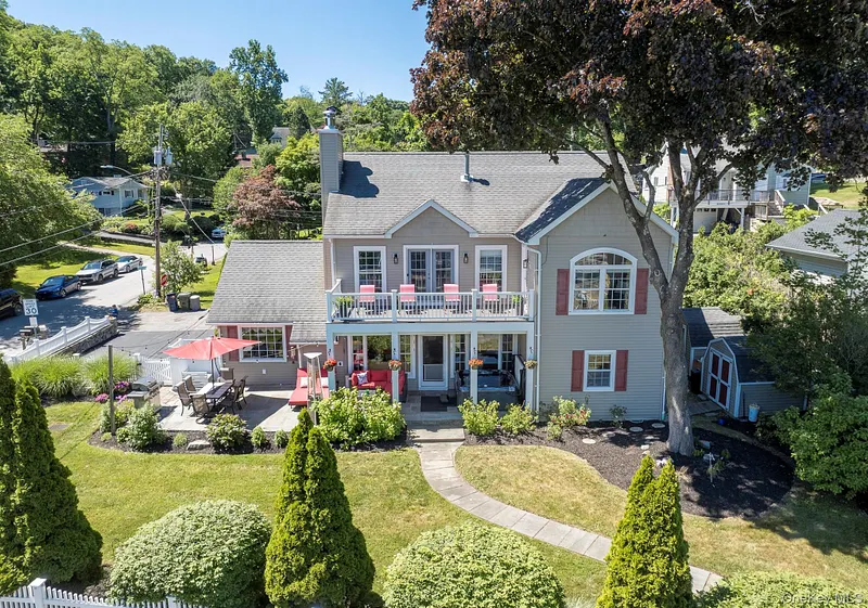 1 Colonial Drive Photo 3