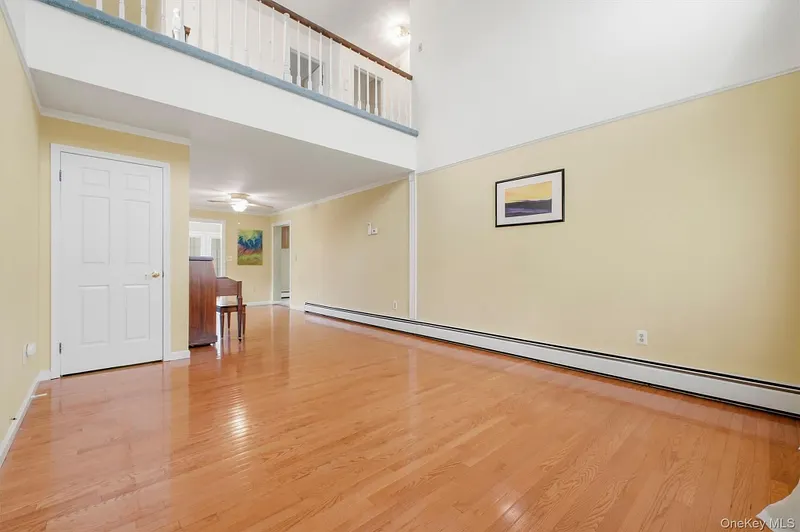 1069 Wolcott Avenue Photo 4