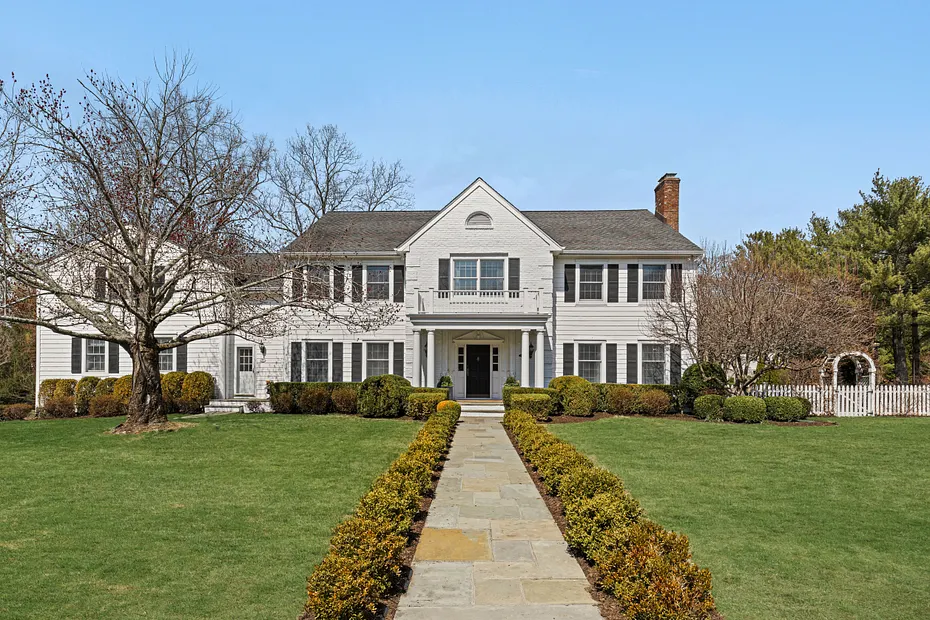 9 Westwood Drive Photo 1