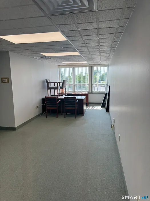 455 Boston Post Road Photo 17