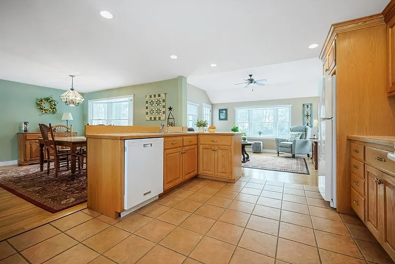 398 High Rock Street Photo 4