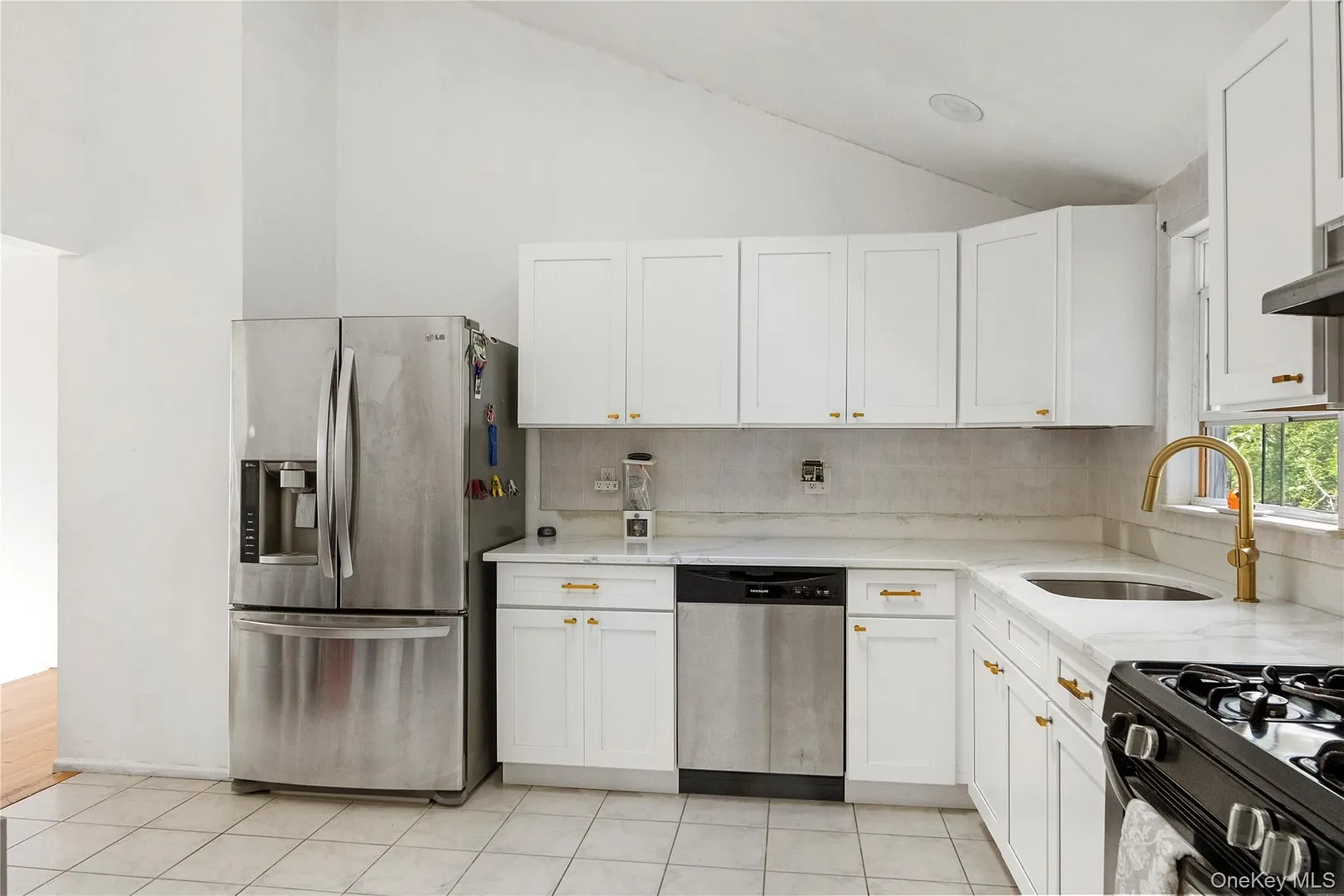 1056 Arthur Street Photo 11