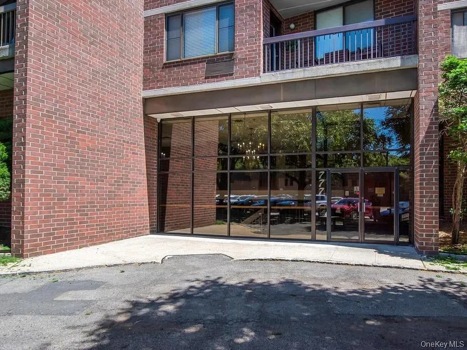 777 N Macquesten Parkway  #203 Photo 1