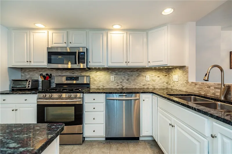 152 Crompton Avenue  #18 Photo 12