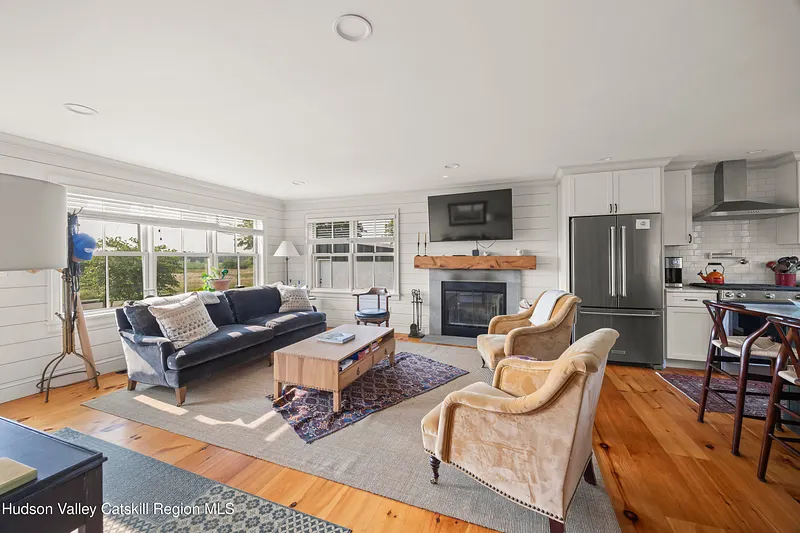 476 South Road Photo 5
