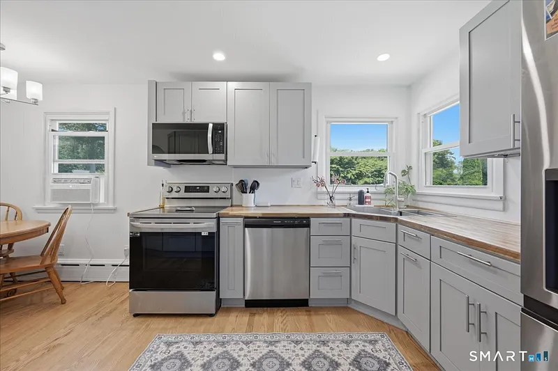 133 Bloomingdale Road Photo 12
