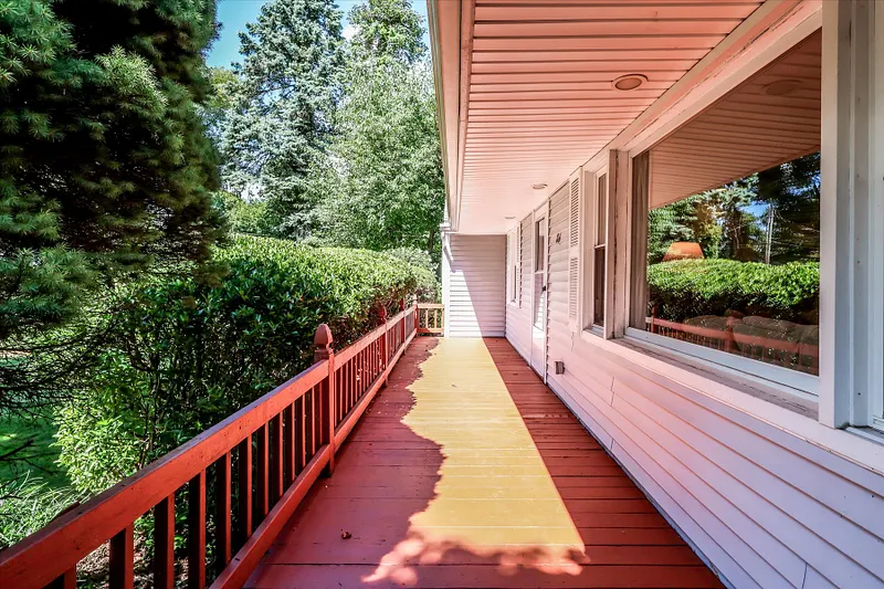 86 Crown Street Photo 3