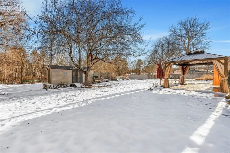 34 Pleasant St Photo 26