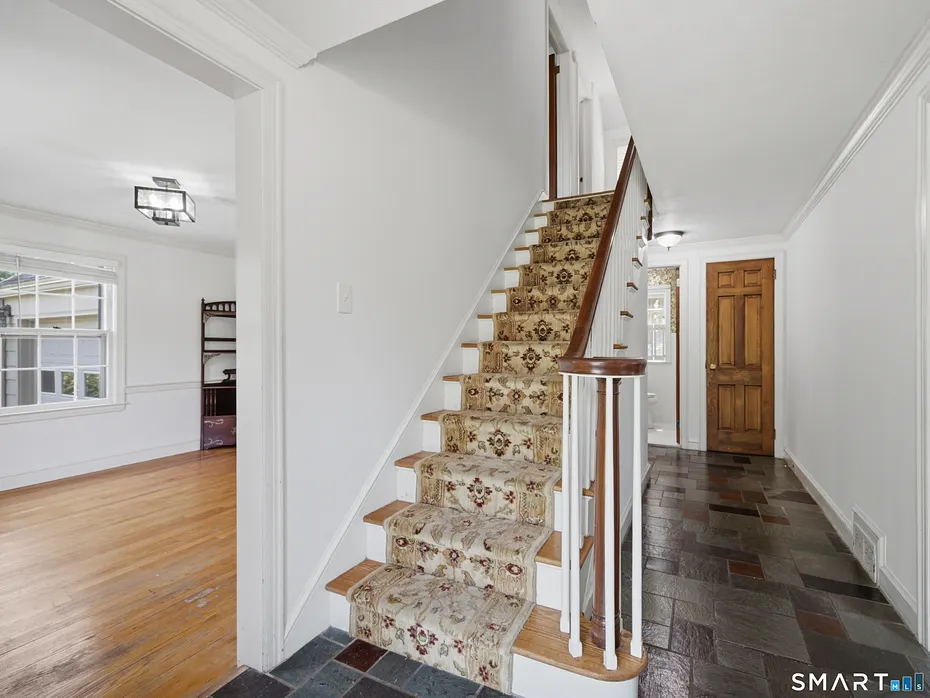 2409 Albany Avenue Photo 6