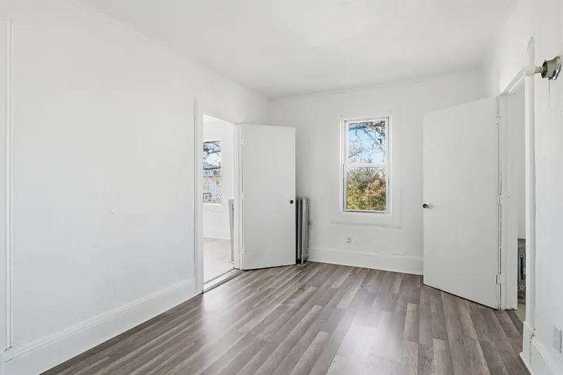 127 Dickinson Street Photo 22