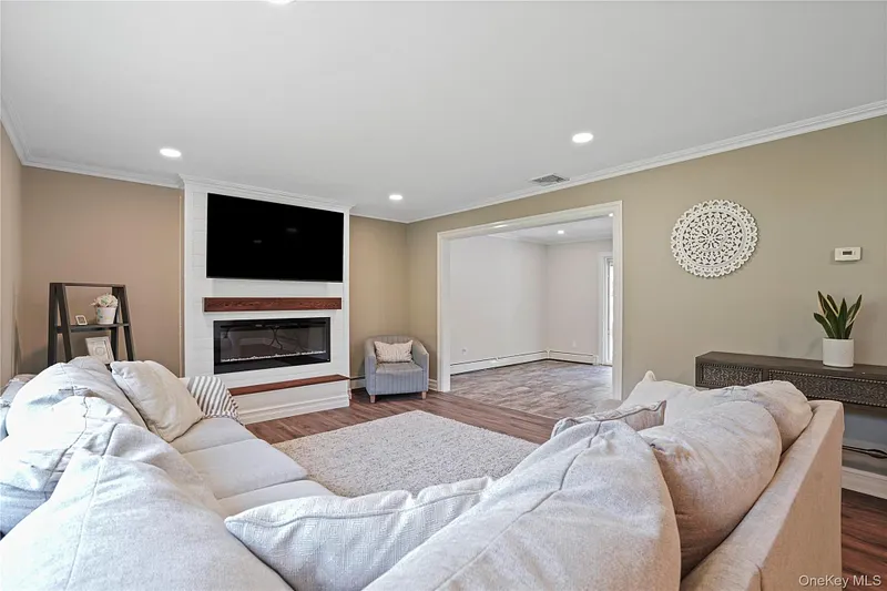 11 Kenneth Drive Photo 6