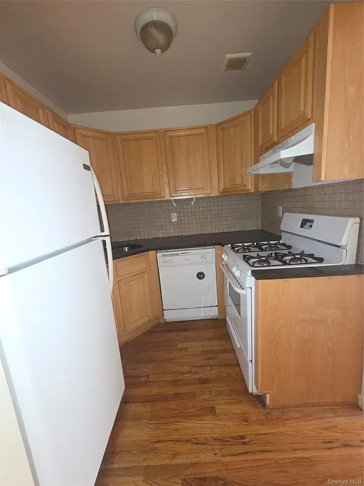 2471 B Crotona Avenue Photo 13
