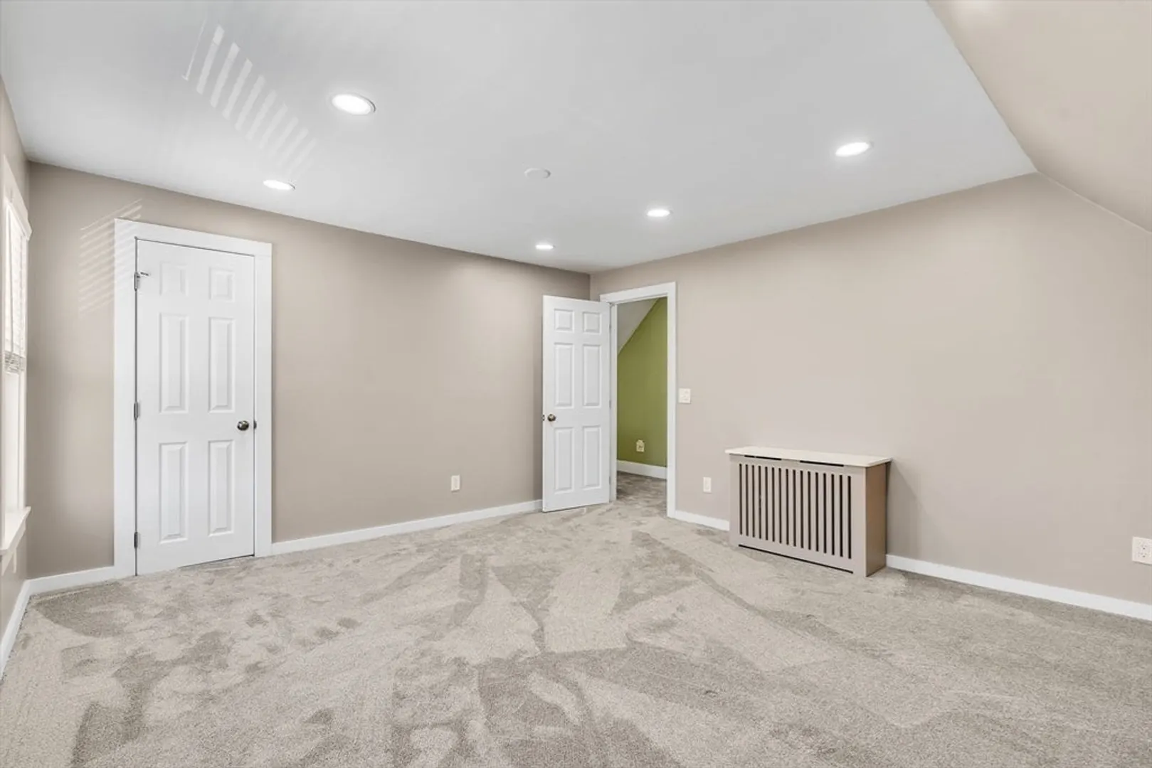 34 Pleasant St Photo 18