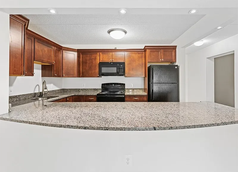 275 Main St #403 Photo 14
