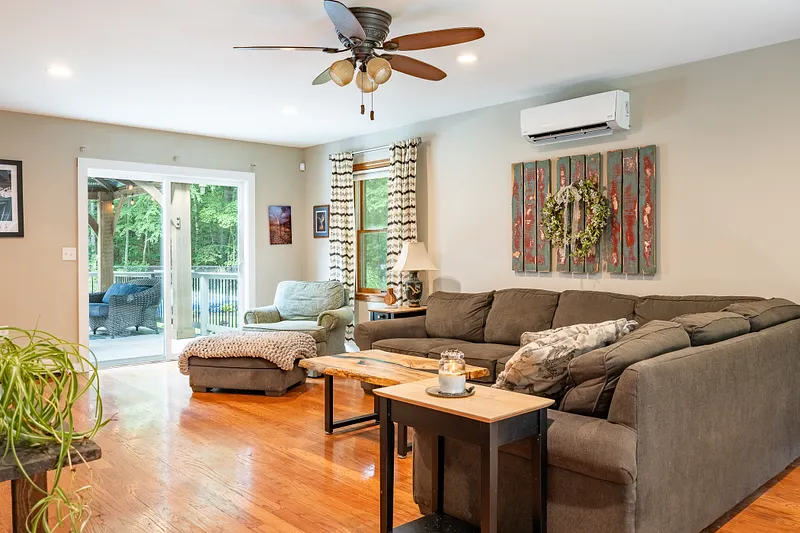 98 Dean Road Photo 8