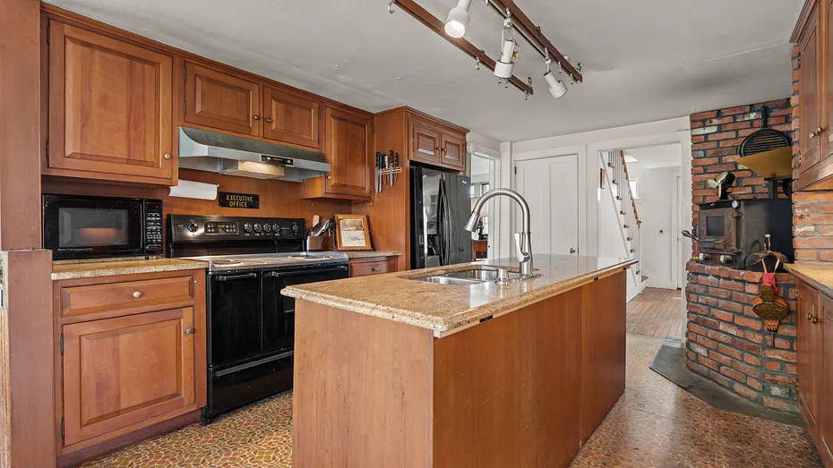 6 Tyringham Rd Photo 9