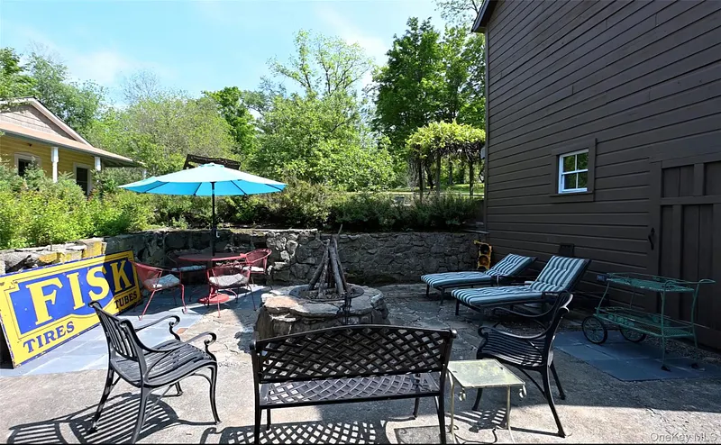 18 Stagecoach Lane Photo 12
