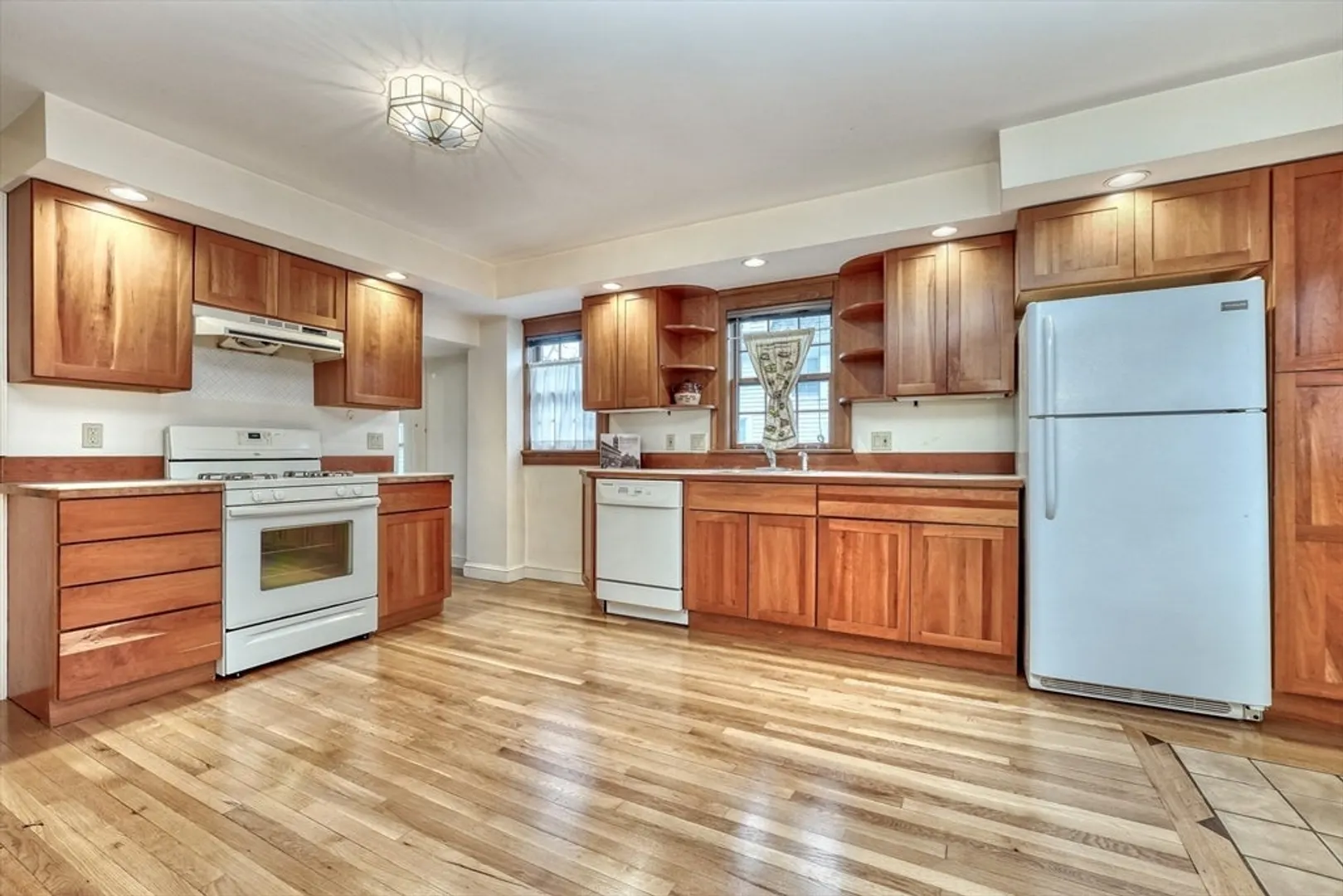 37 Glenwood Ave Photo 11
