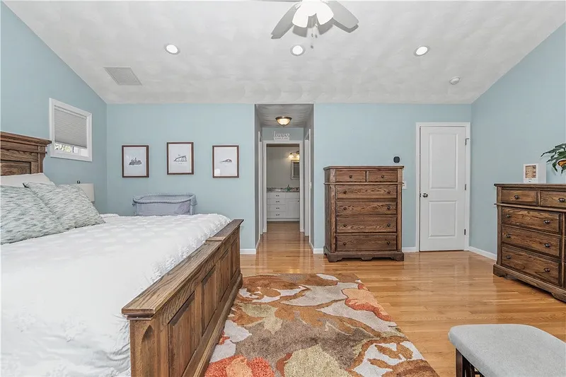 100 Franklin Road Photo 31