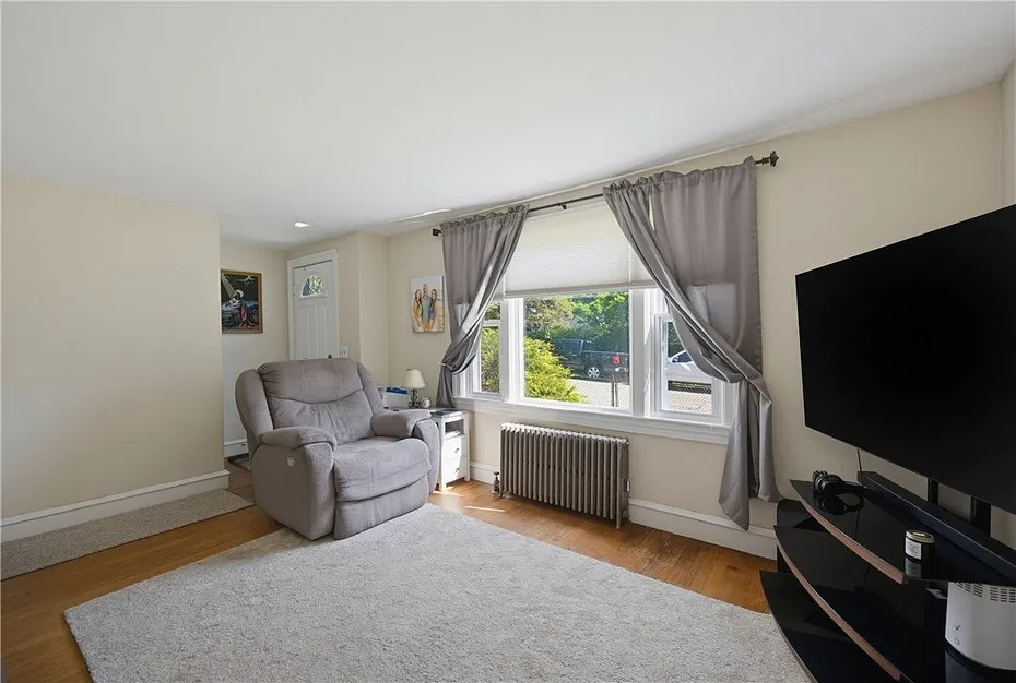 63 Taft Street Photo 11