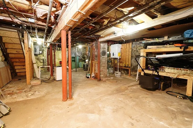 31 Floyd St Photo 24