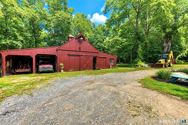 86 Spencer Hill Photo 33