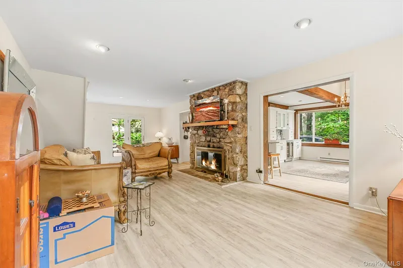 24 Tamarack Road Photo 6