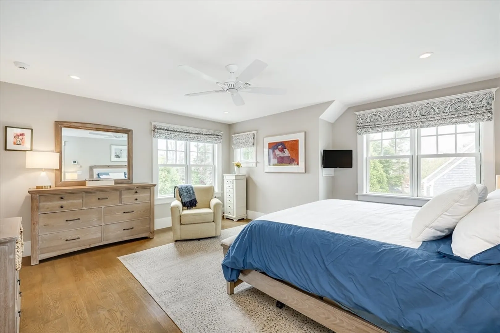 25 Glover Square Photo 31